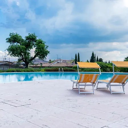 Oleandro - Featuring A Private Garden And Access To 5 Pools Apartment Desenzano del Garda