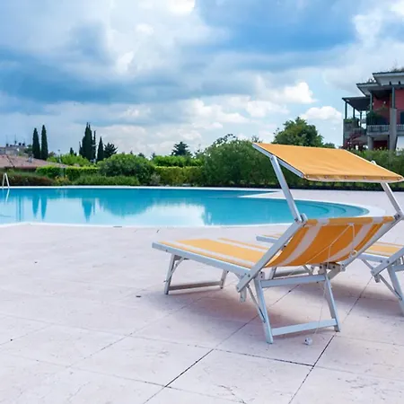 Oleandro - Featuring A Private Garden And Access To 5 Pools Apartment Desenzano del Garda