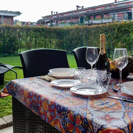 Apartment Oleandro - Featuring A Private Garden And Access To 5 Pools Desenzano del Garda